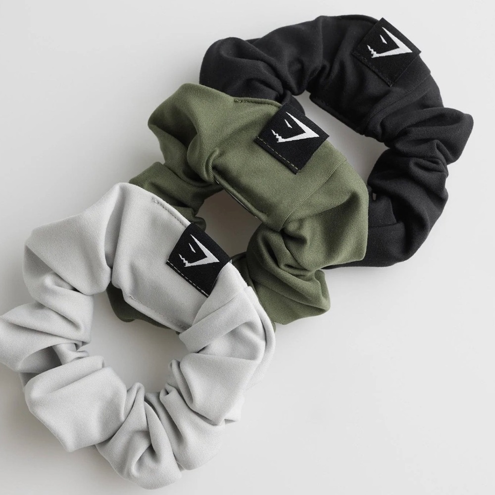 GYM SHARK SCRUNCHIES